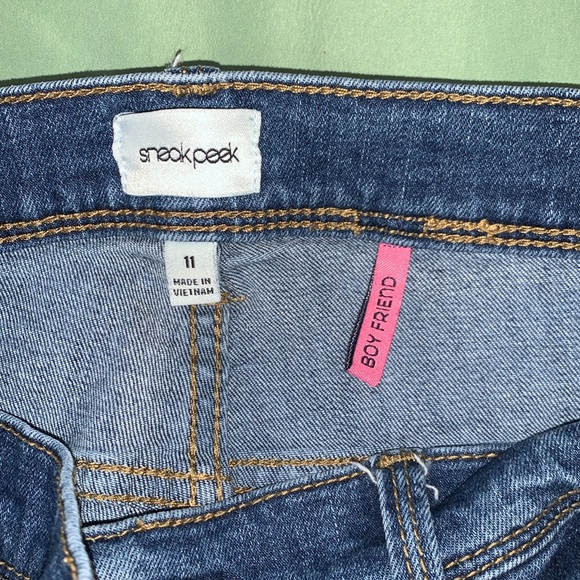 Sneak Peek Boyfriend Jeans - Picture 5 of 7